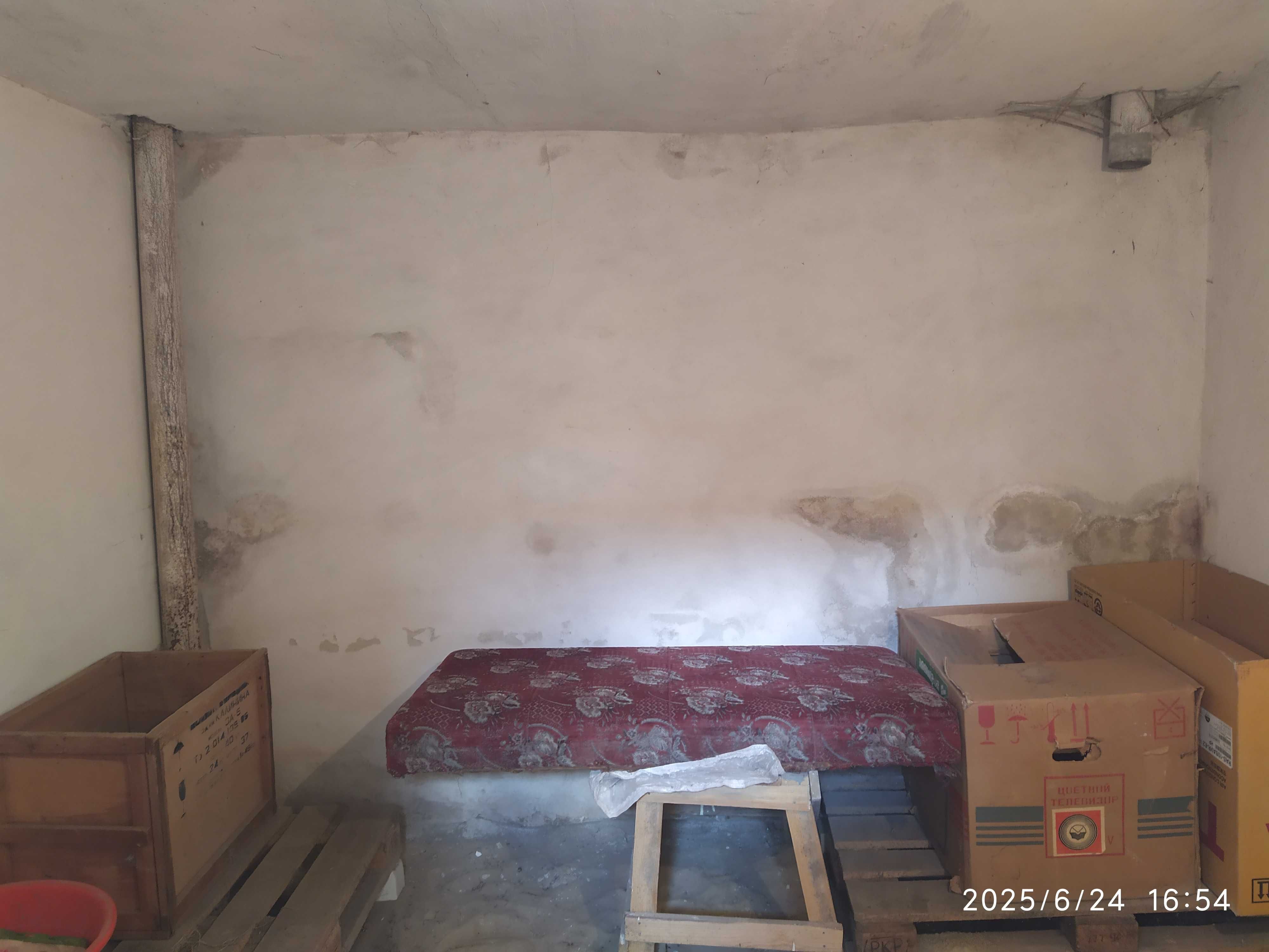 Гараж цегляно-бетонний з підвалом - Оболоньський район, 42 кв.м.