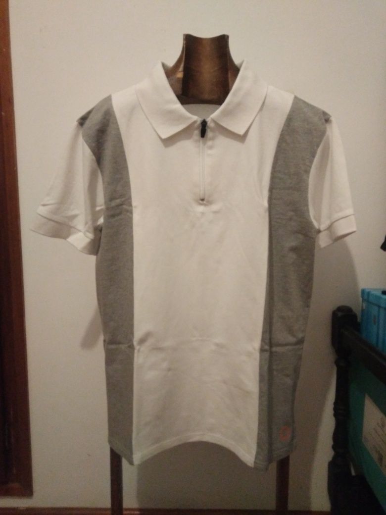 Pólo cinzento e branco