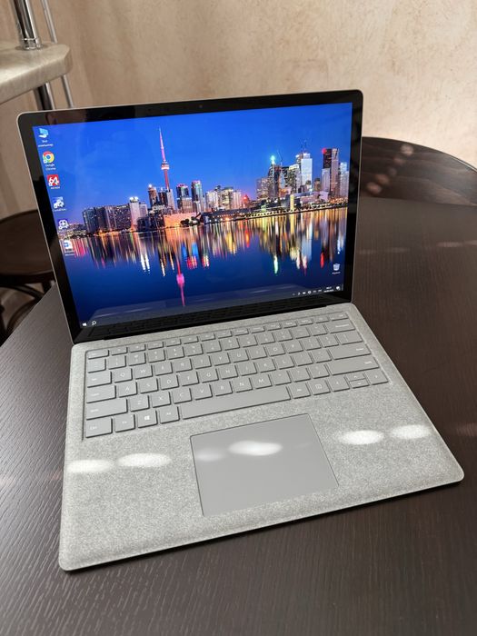 Microsoft Surgace Laptop 2 13.5“/ i5-8350/ 8GB/ 256GB SSD/ Стан нового