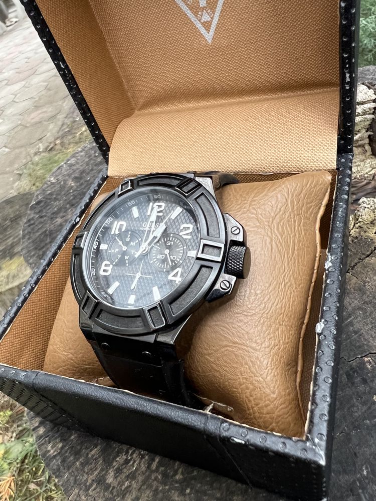 Мужские часы guess