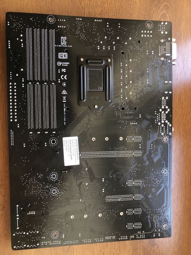 Материнська плата Asus