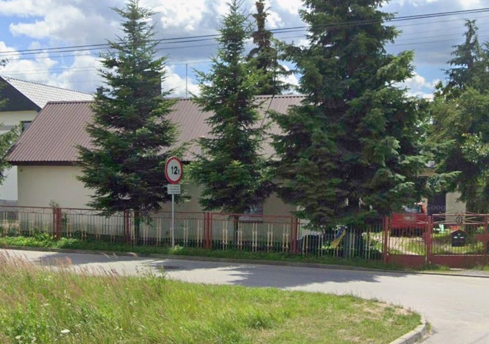 Działka ok. 20 arów zabudowana.
