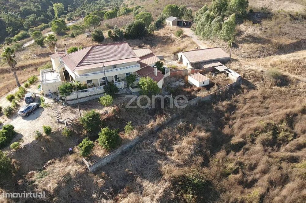 Moradia V6 inserida em lote de terreno de 38hact + Anexos