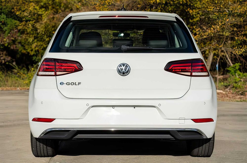 Volkswagen e-Golf      2017