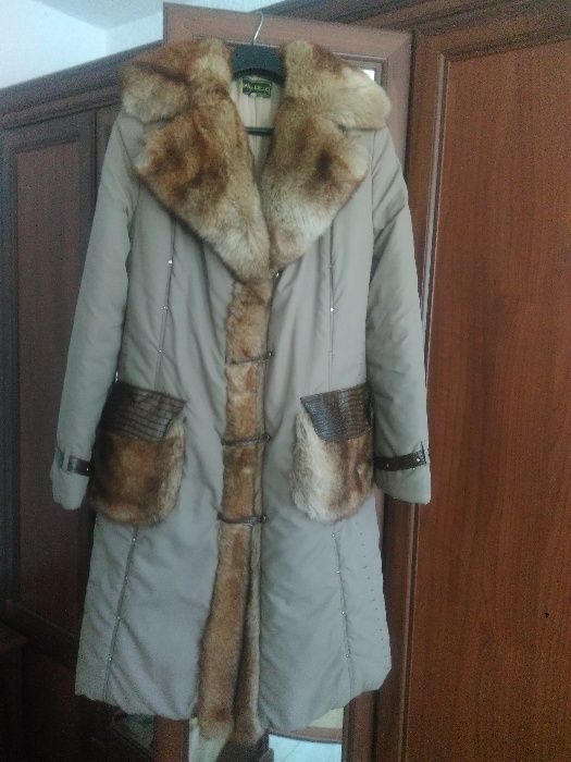 Пальто, пуховик, куртка, плащ жіночий
