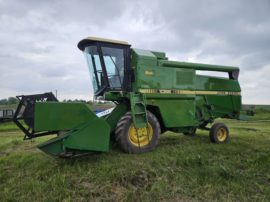 Продам комбайн джондір 1055