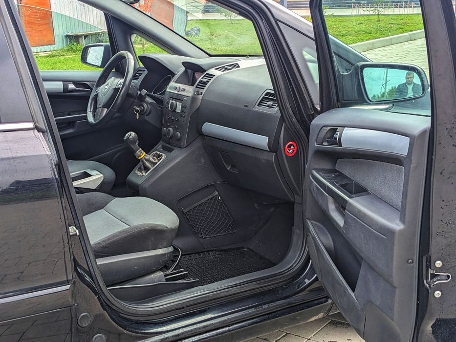 Opel Zefira 1.9дизель мінівен 7 місць 2006р в Україні