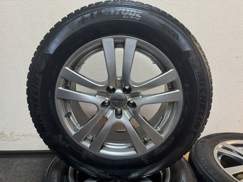 Комплект дисків с резиною 235/65R18 Nissan