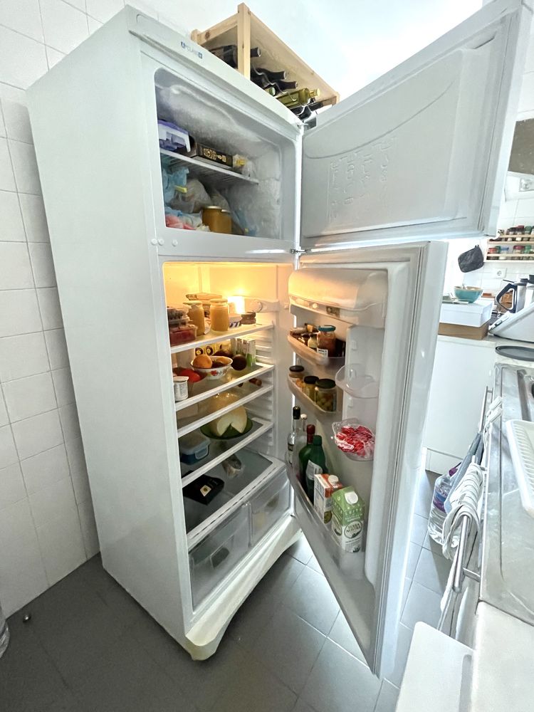 Frigorífico com congelador Indesit
