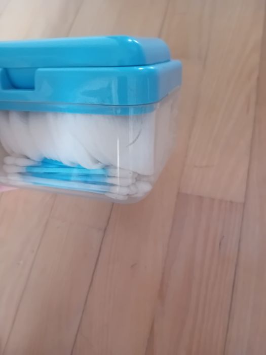 Organizer kosmetyczny z wyposażeniem