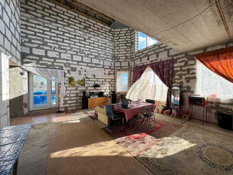 Продаю будинок біля ТРЦ Рівєра(210-023)