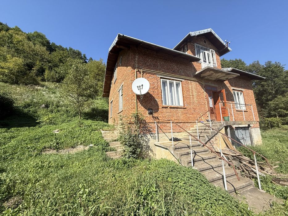 Продається цегляний будинок у селі Нижнів, 30 км до Івано-Франківська