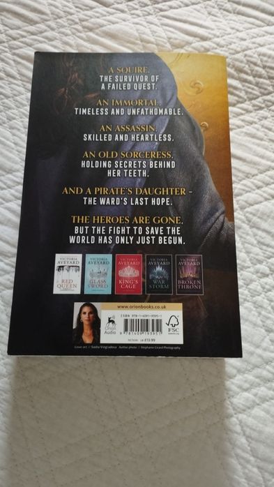 "Realm breaker" de Victoria Aveyard