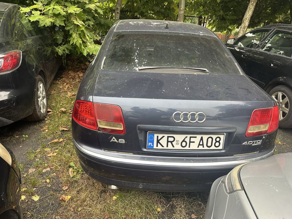 Audi A8 spszeda sprzedam samochód na części Auto nie odpala