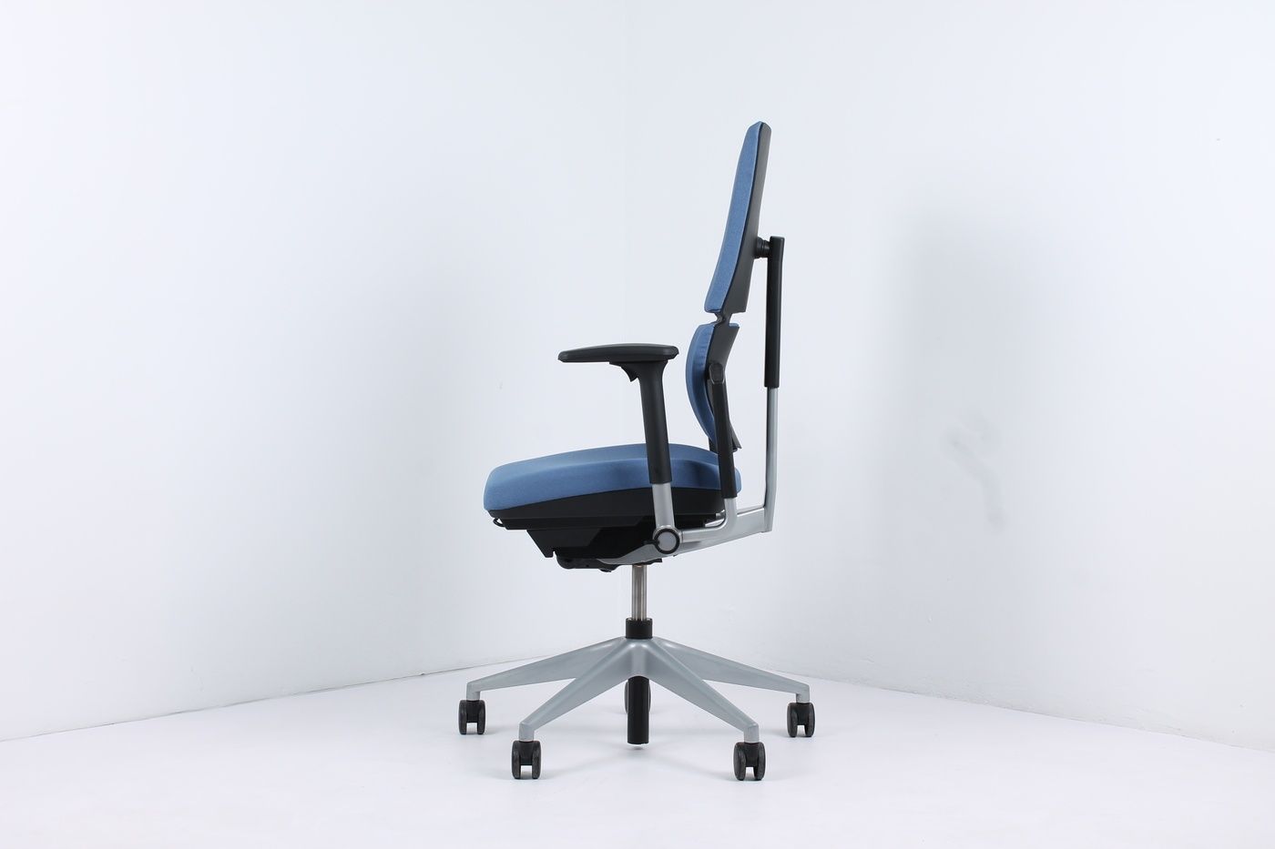 Cadeira modelo Please V2 da Steelcase