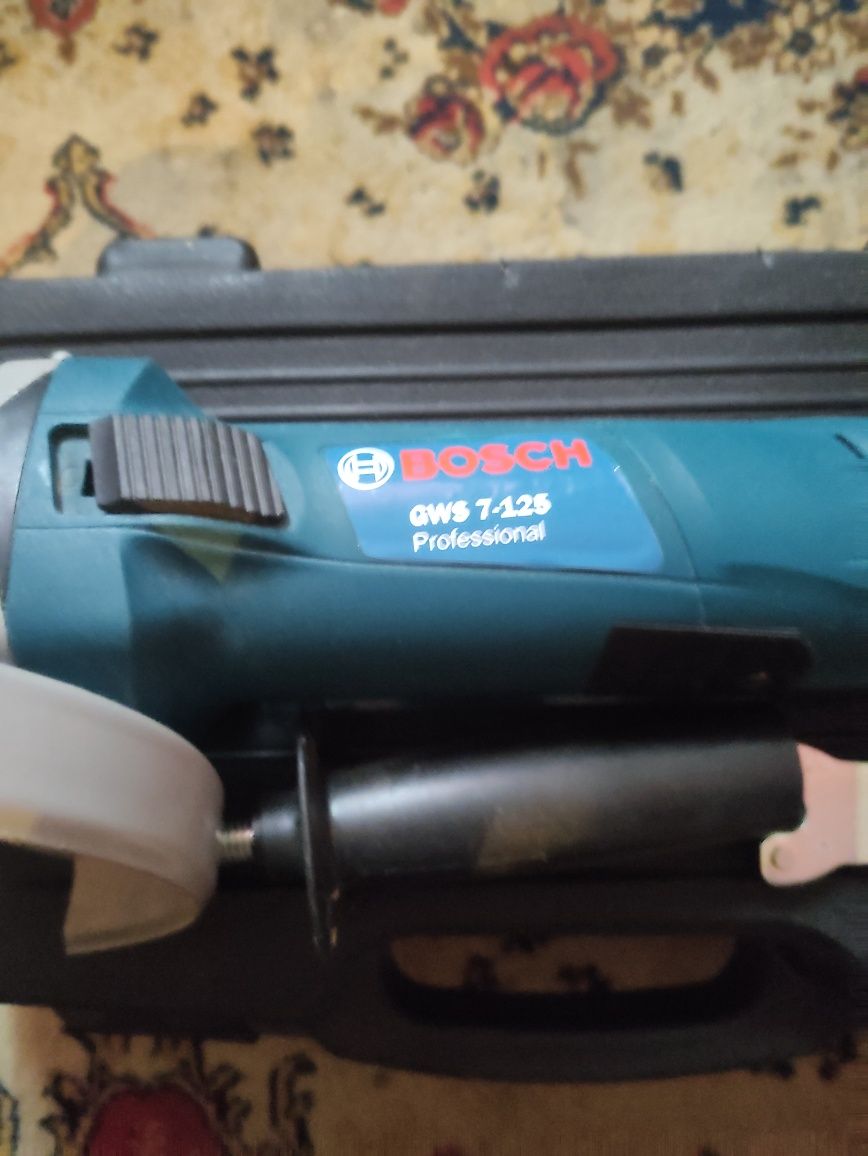 Кутова шліфувальна машина Bosch GWS 7-125 Professional