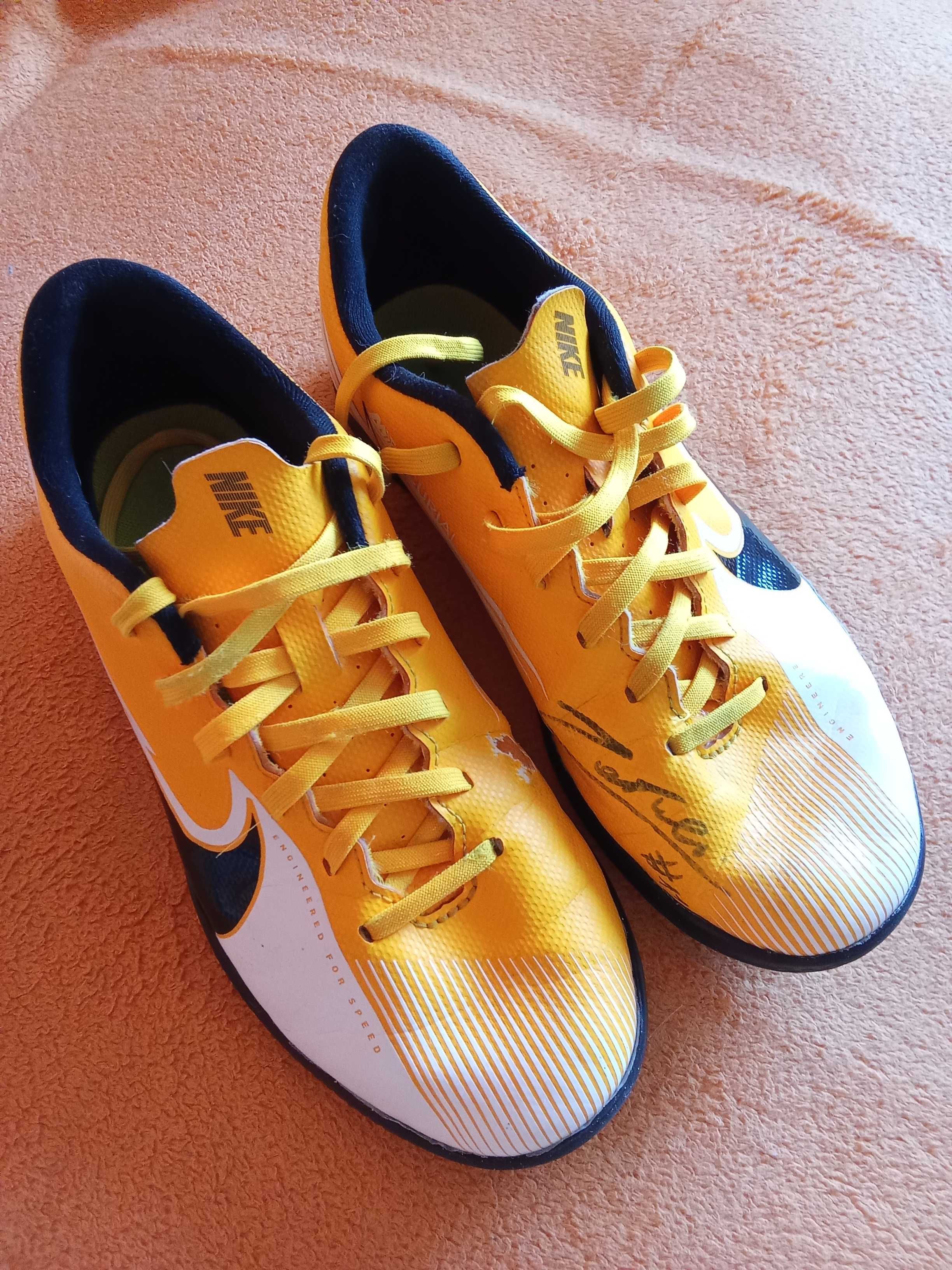 Halówki, obuwie sportowe Nike 37,5cm.