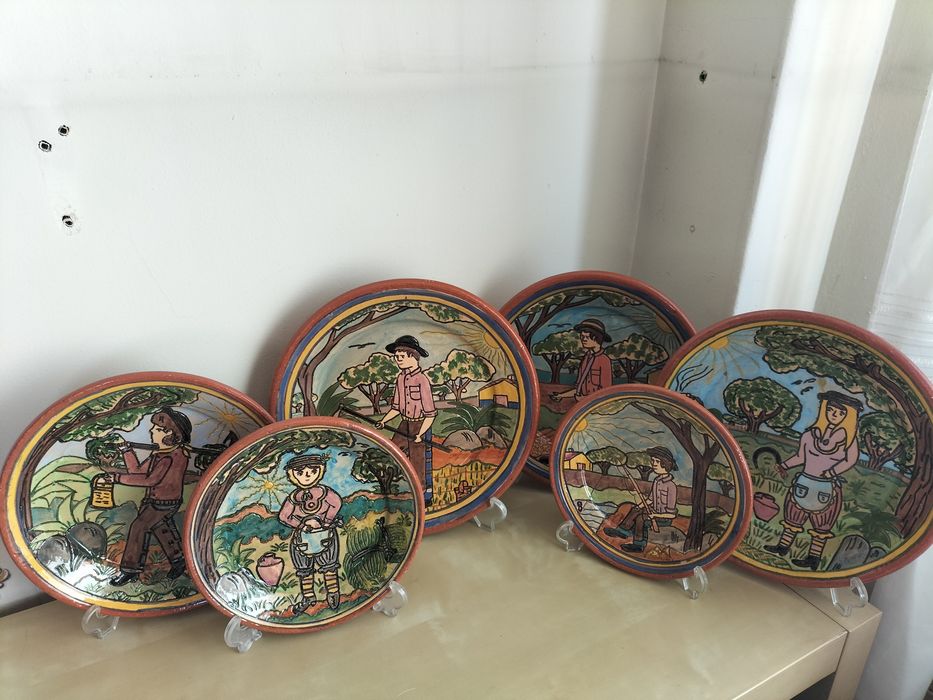 Pratos decorativos de barro pintados á mão