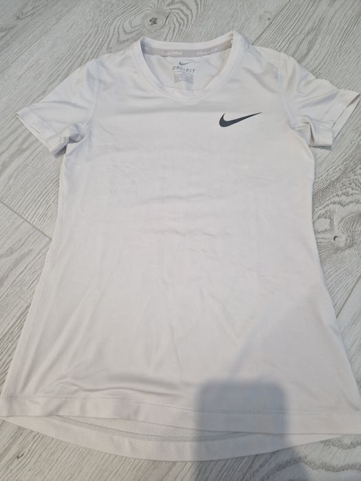 sportowa koszulka nike 128