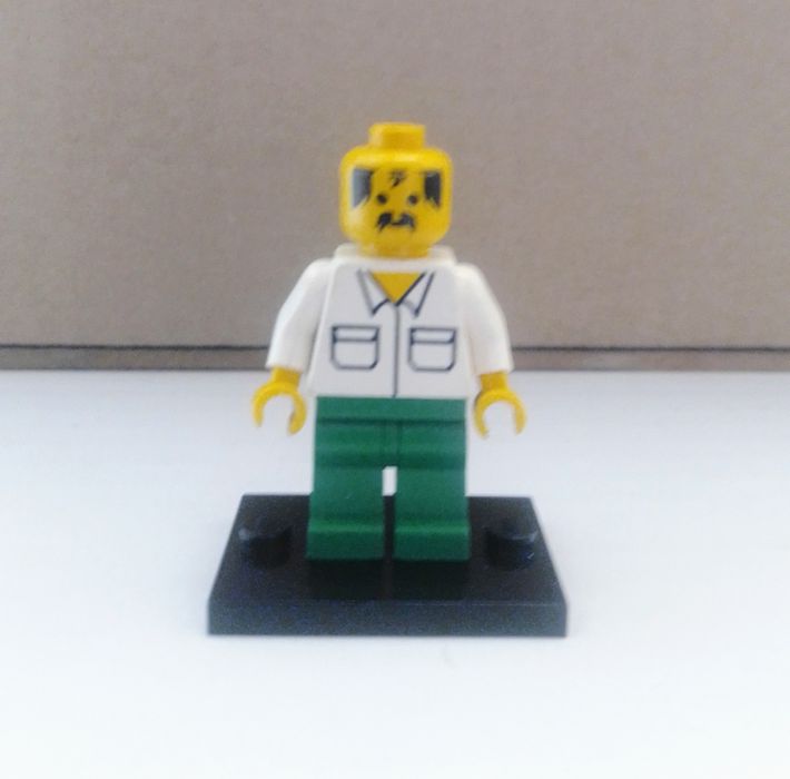 Lego bonecos, torsos e cabeças.20€ tudo.
