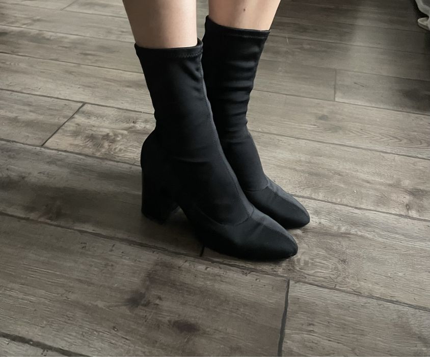 Bershka ботильйони-чулки 38 розмір