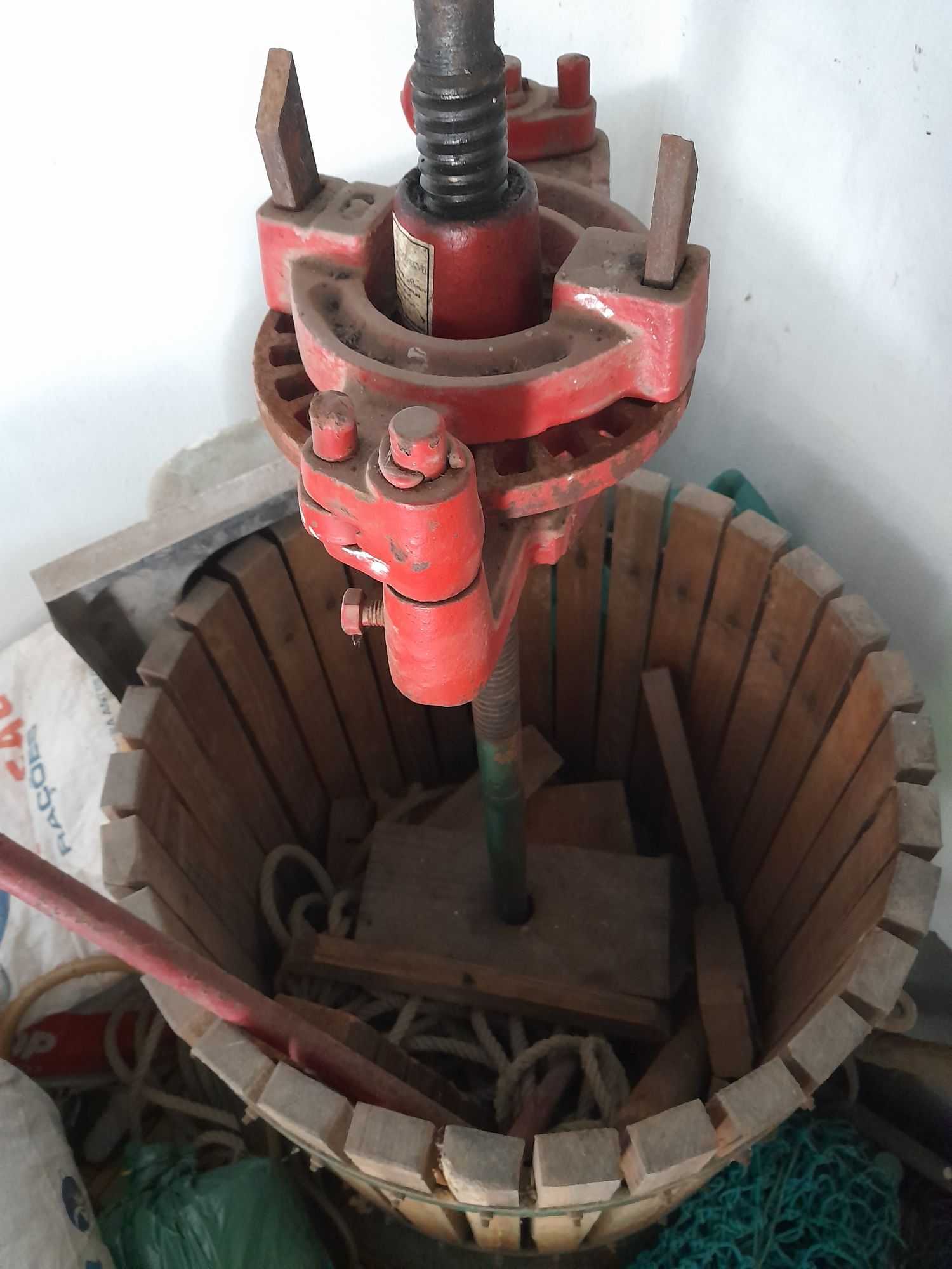 Vendo esmagador de uva e prença de uva