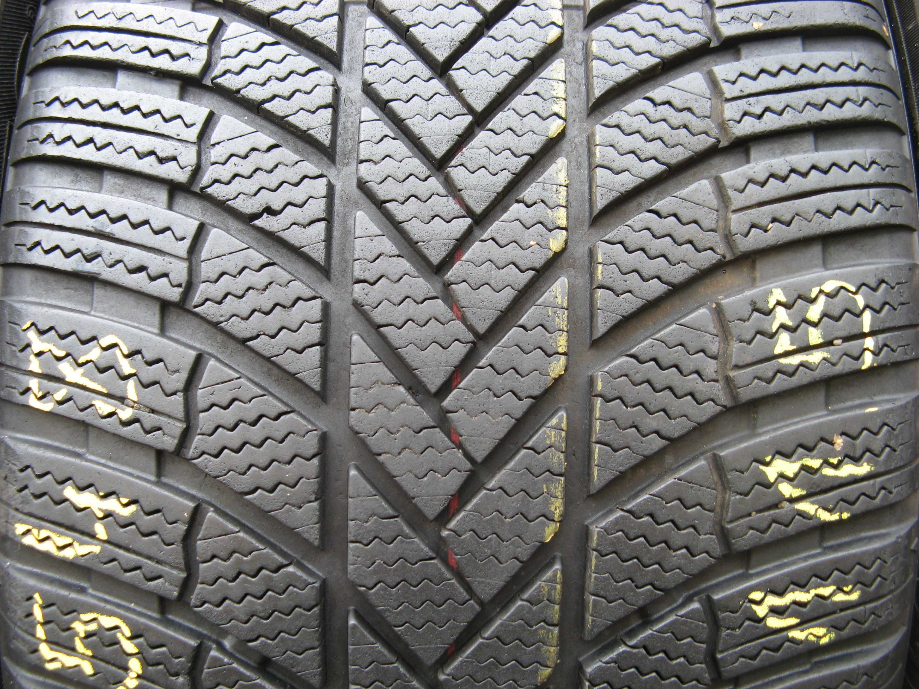 245/40R19 BRIDGESTONE Blizzak LM005 - nr.0548