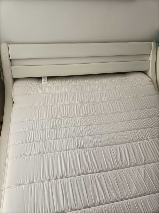 Cama 1,40X2,00 com luz led