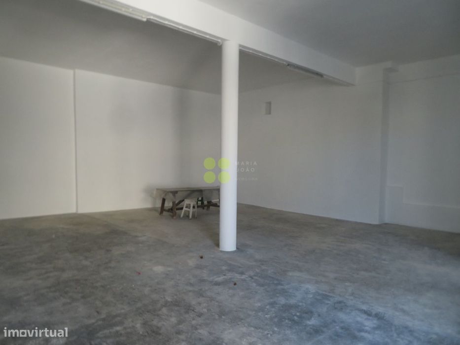 Excelente Armazém, 115M2 Área, casa-banho c/ janela, OPORTUNIDADE!