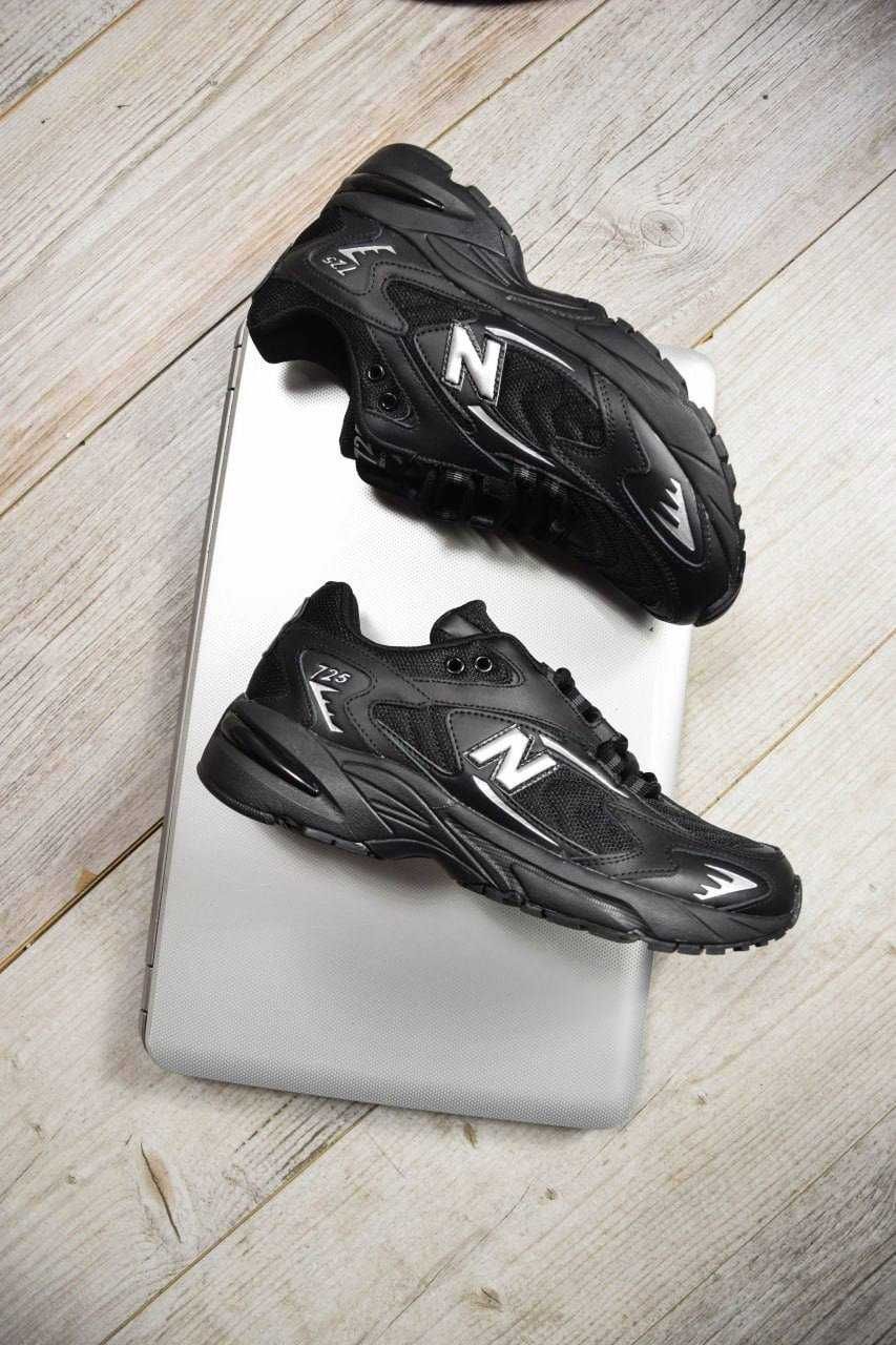 Чоловічі кросівки / New Balance 725 Black