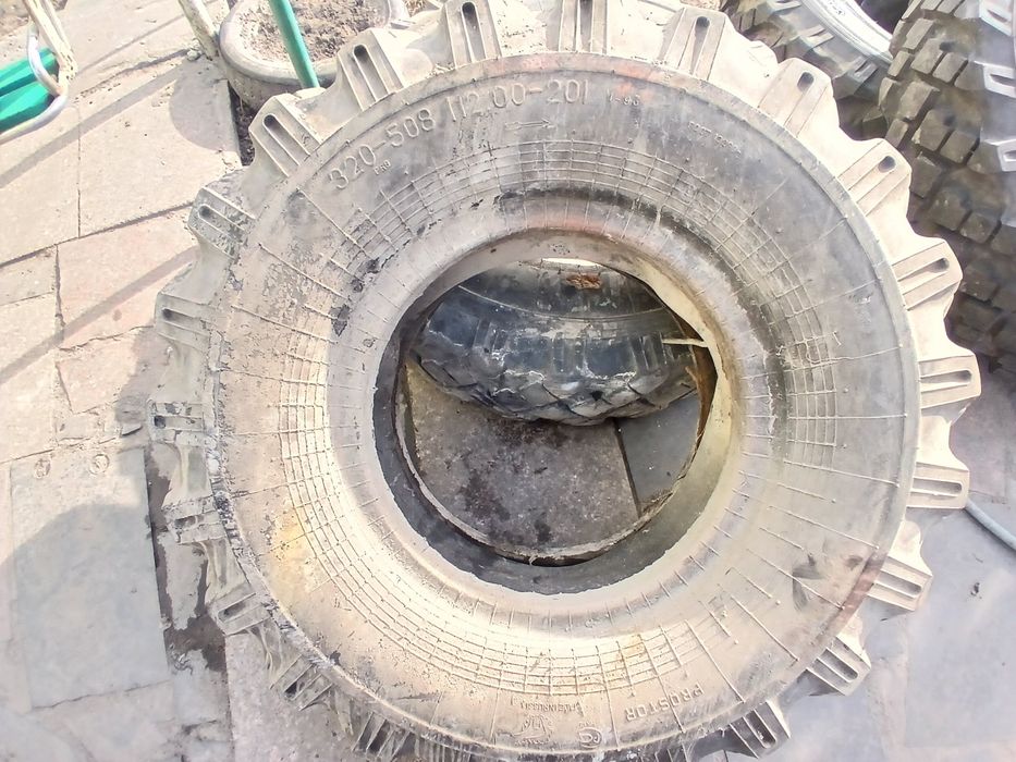 Резина на зіл 131