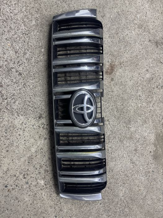 Решітка радіатора Toyota Prado 150