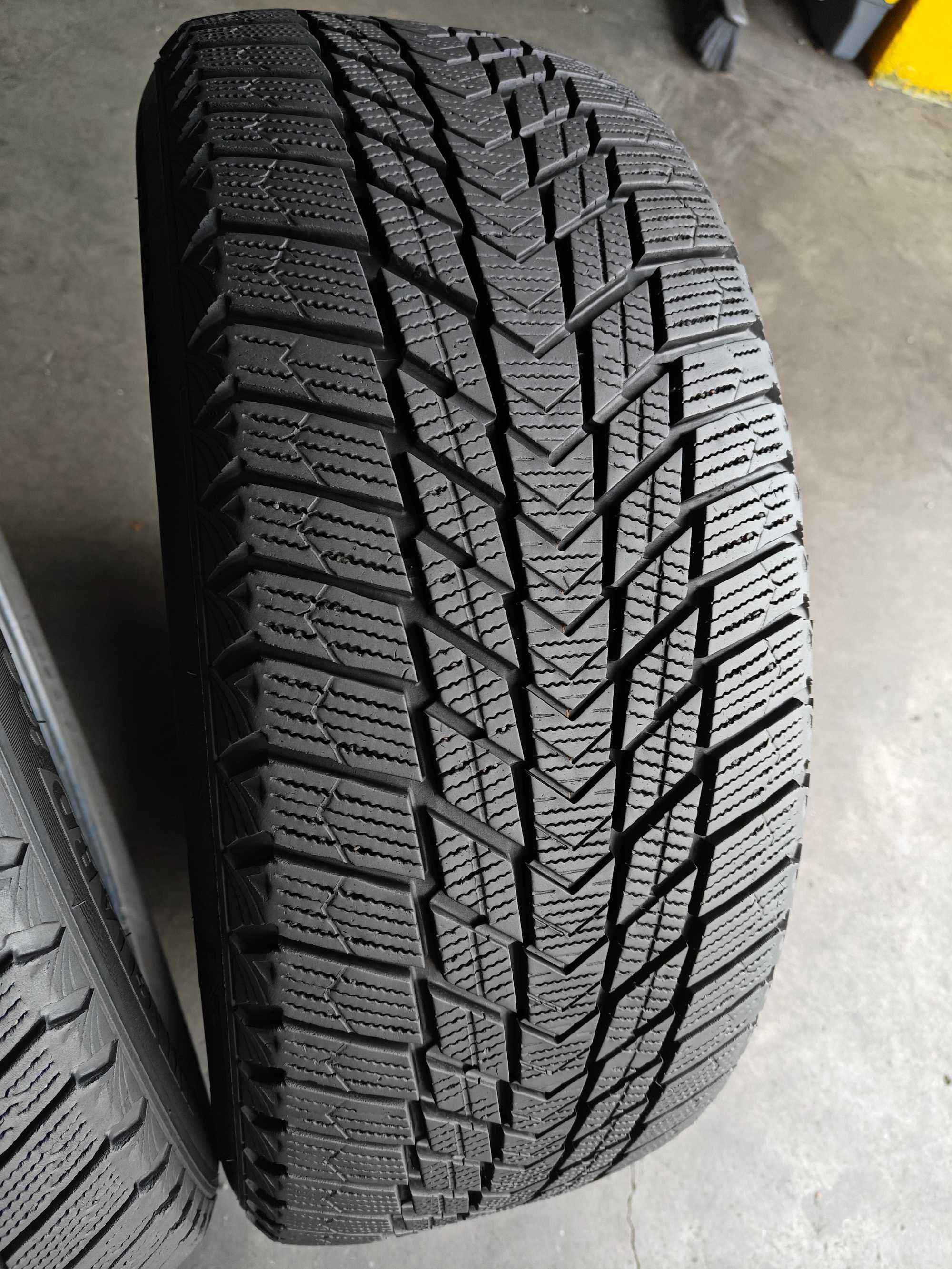 R17 225 55 шини зимові Roadstone Winguard Ice Plus корейські липучки