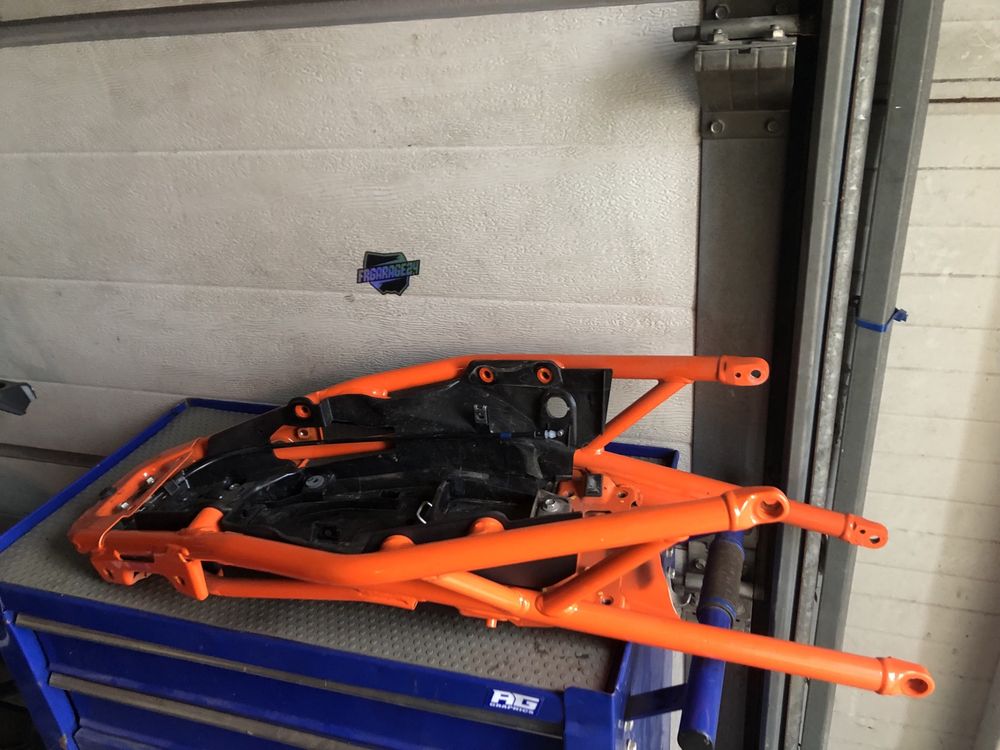 Stelaż zadupek ktm duke 125 390 subframe