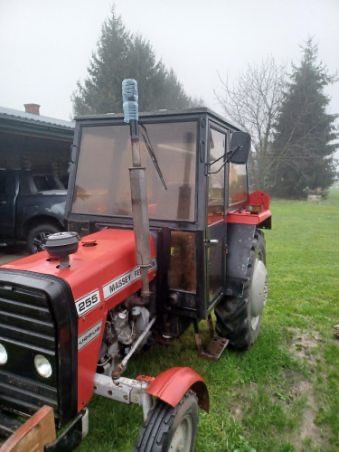 Ciągnik Massey Ferguson 255 traktor