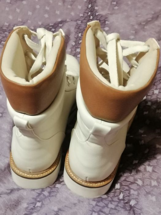 чоботи жіночі ботинки