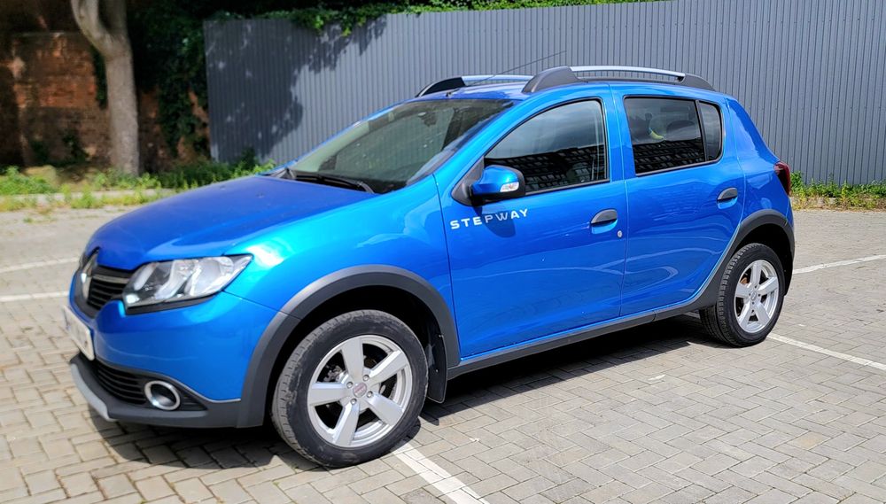 Продам автомобіль Renault Sandero Stepway  2014