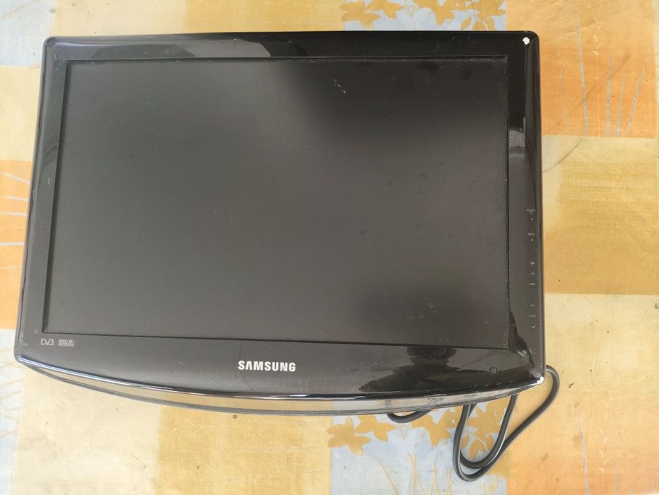 Samsung Monitor with some signs of use without the base64584622446338120