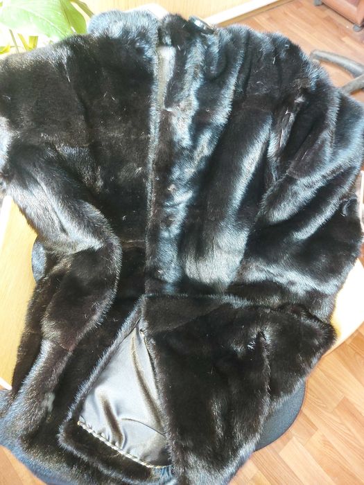 Норкова шуба. Чорний колір. 100 см довжина.