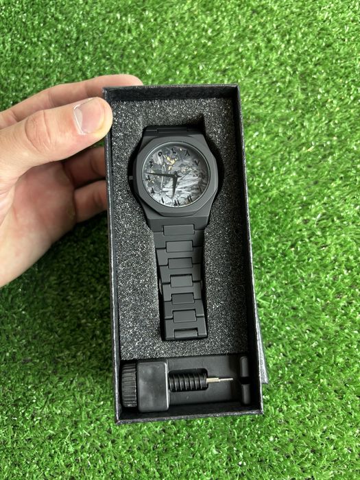 Стильний чоловічий годинник в стилі total black