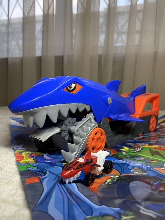 Трек Hot Wheels, Хот вилс акула, вантажівка транспортер, гараж хотвилс