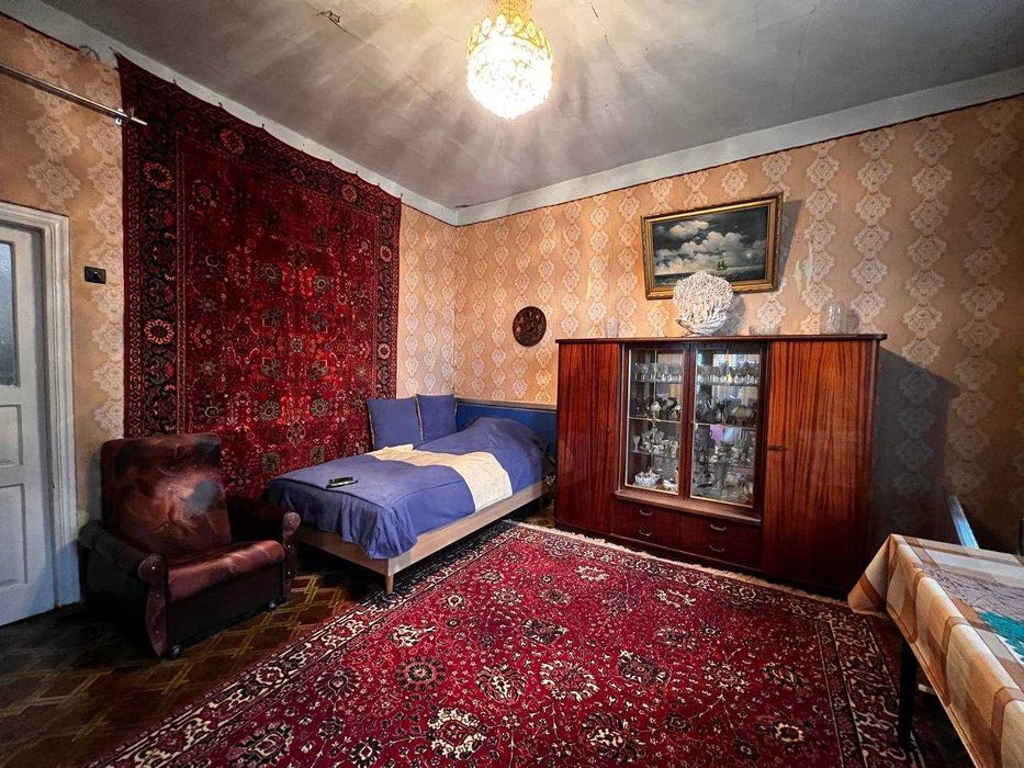 Продаж трьохкімнатної квартири в центрі міста