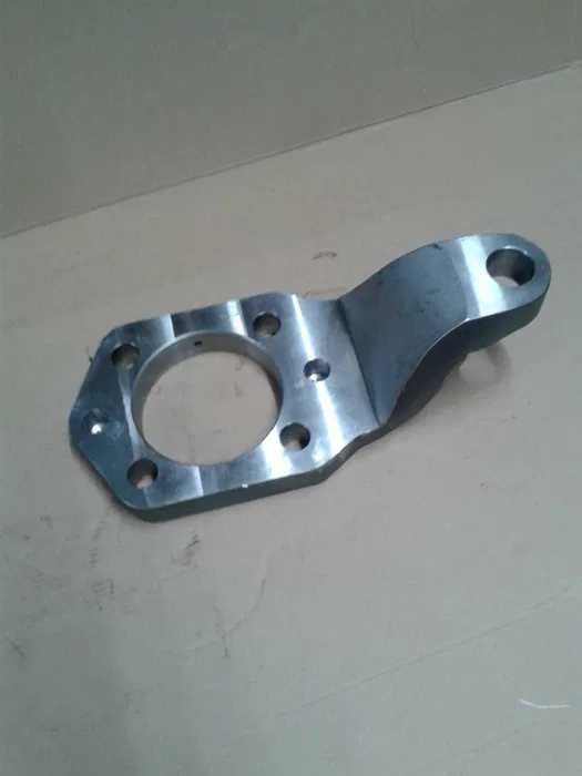 Dźwignia górna zwrotnicy osi przedniej napędz. Zetor   #