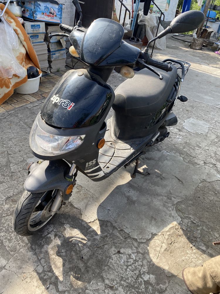 Продам Скутер 4 т