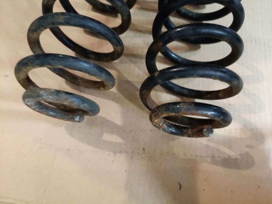 Задние пружины Фольксваген Пассат б3 Пассат б4 универсал.