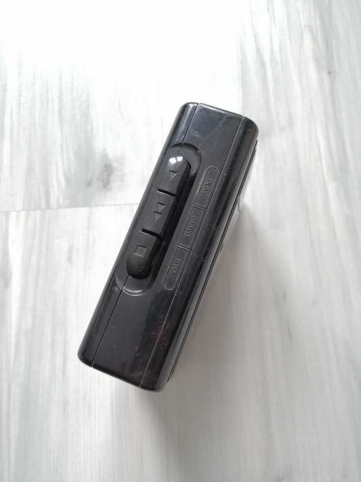 Walkman odtwarzacz kaset Sanyo MGP19. Lata 90te. Vintage, oldschool.