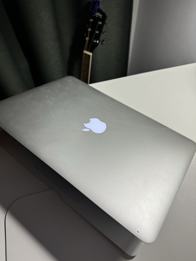 MacBook Air (13-inch, 2017)