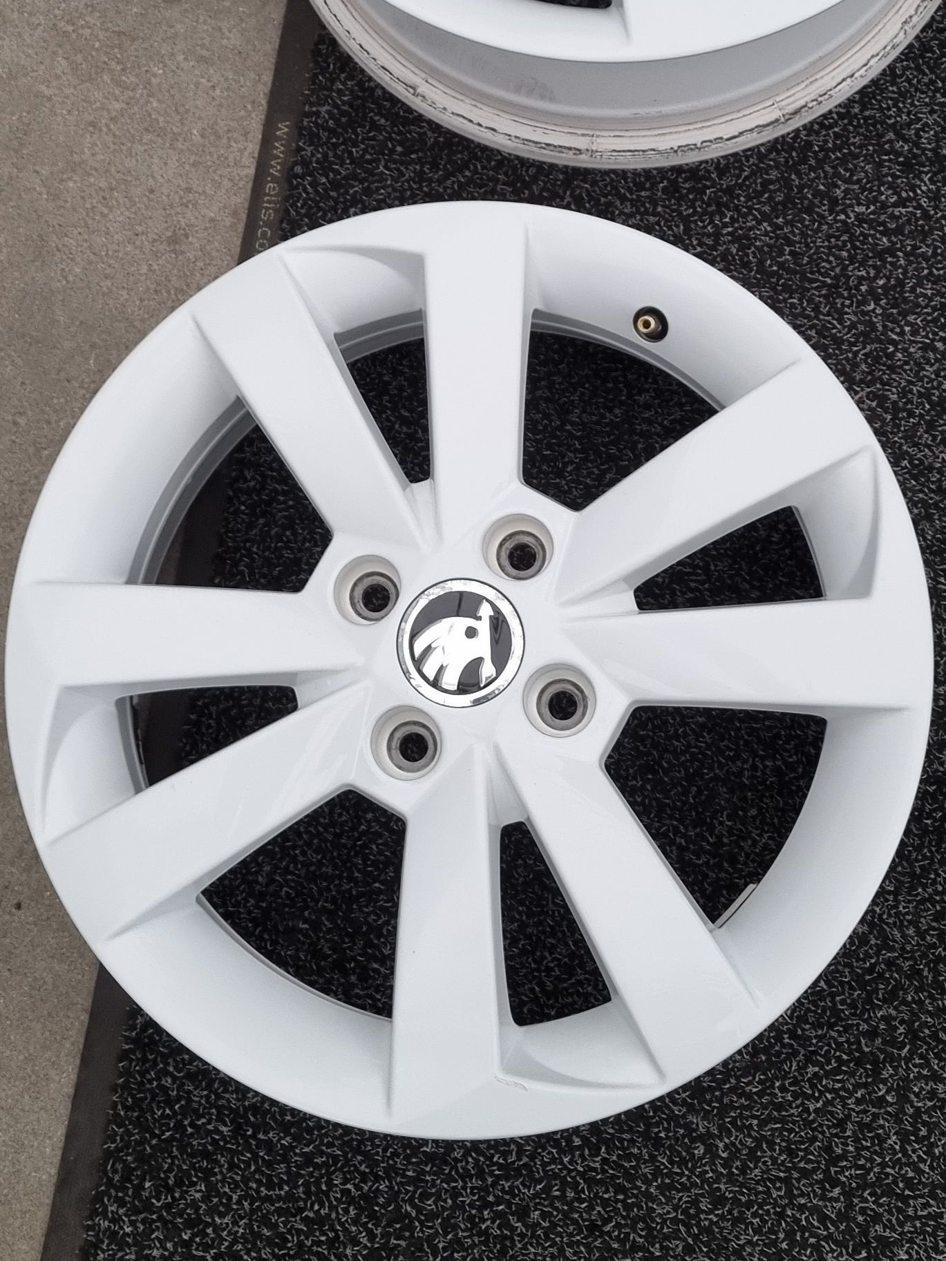 Felgi Alu 15" Skoda Citigo VW Up Seat Mii 4x100 Oryginalne