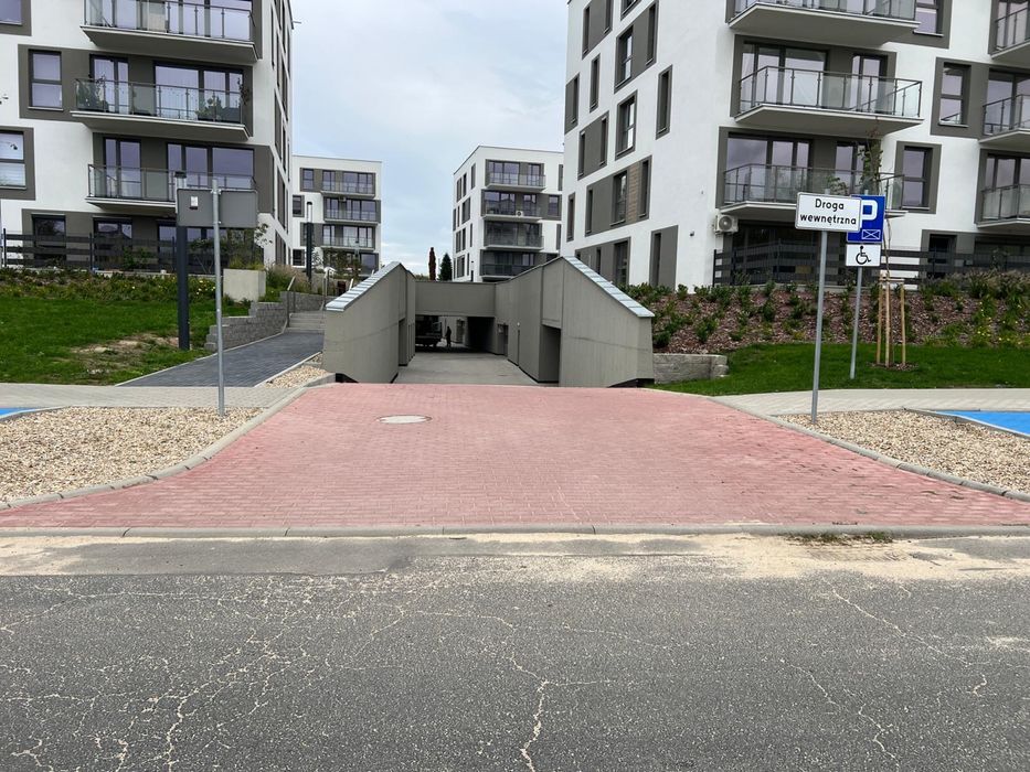 Garaż w budynku ul. Zdrojowa