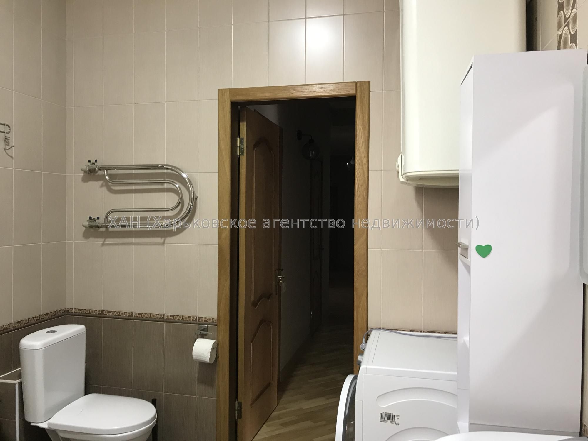 Продам 4к кв.у центрі міста 120тис.з послугами АН  М52